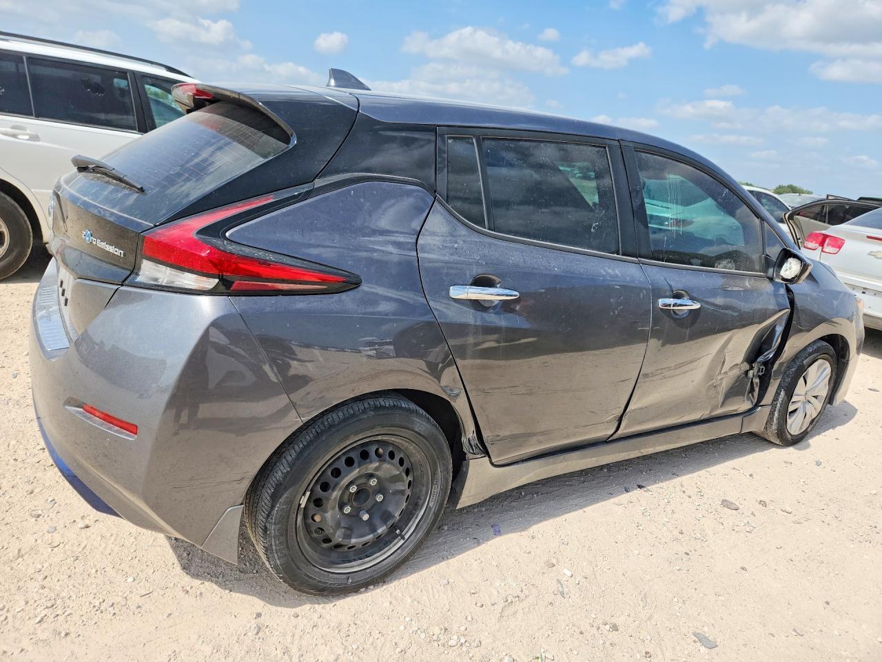 2022 Nissan Leaf S - Image 3