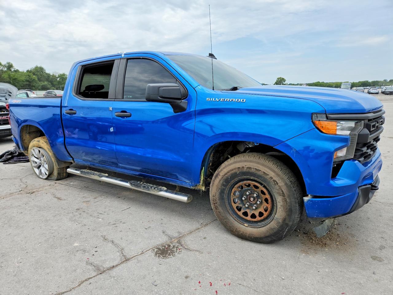 2022 Chevrolet Silverado K1500 Custom - Фото 4