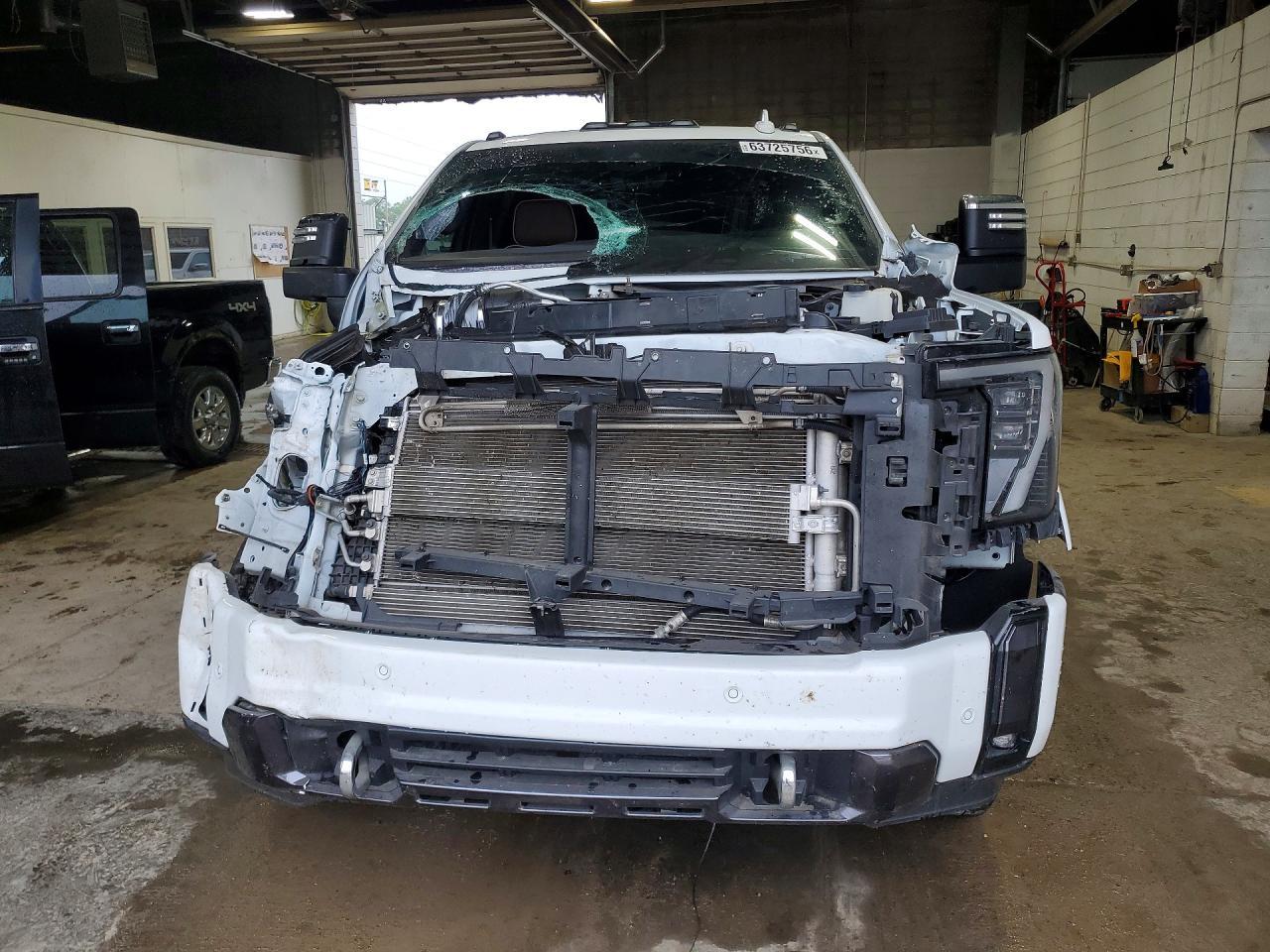 2024 GMC Sierra K3500 Denali Ultimate - Image 5