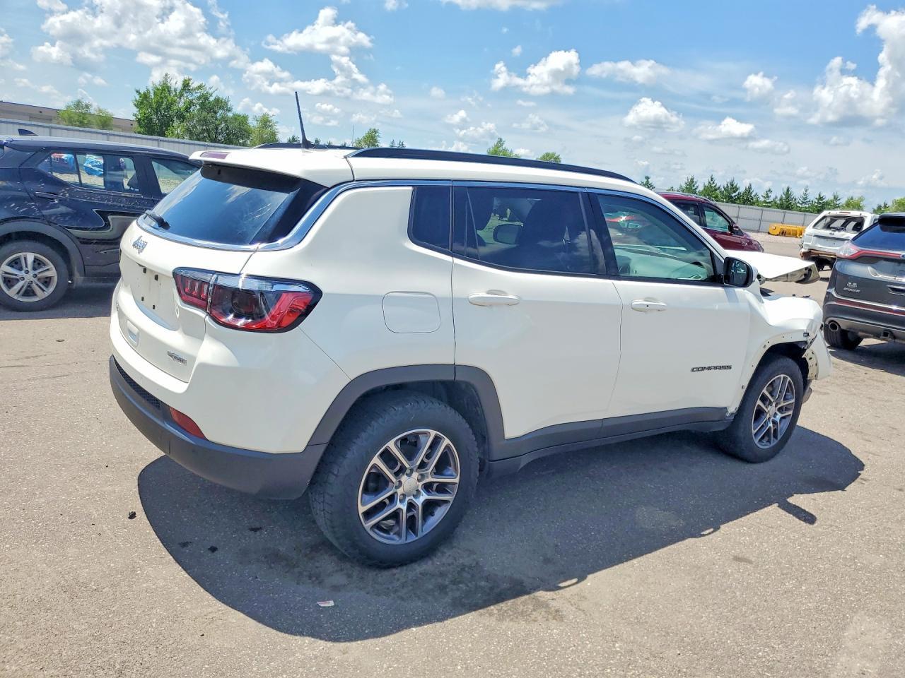 2020 Jeep Compass Latitude - Image 3