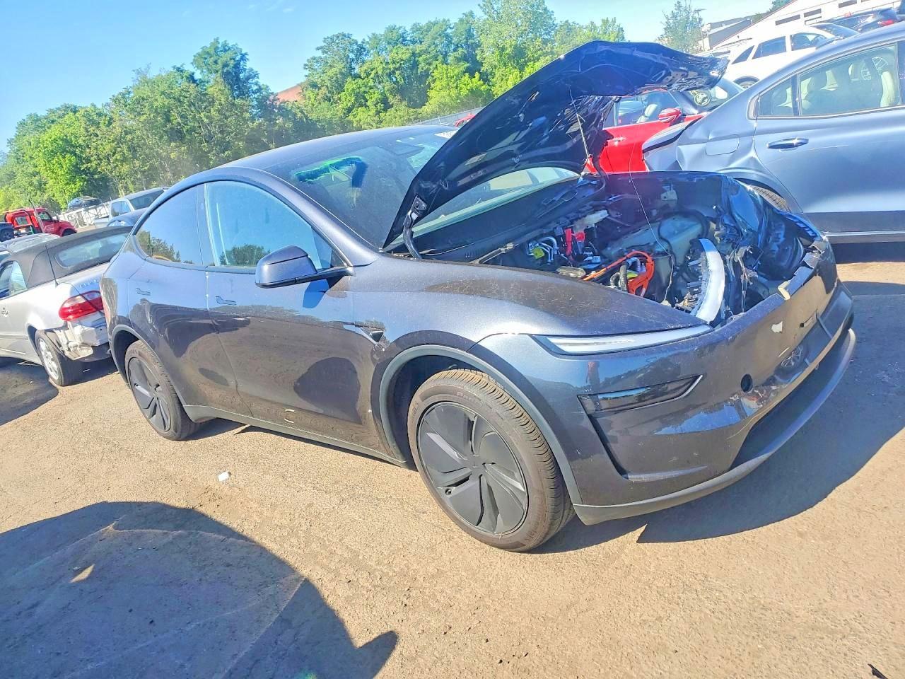 2026 Tesla Model Y - Фото 4