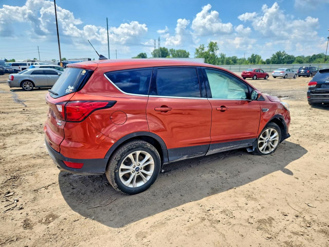 2019 Ford Escape Se - Фото 3