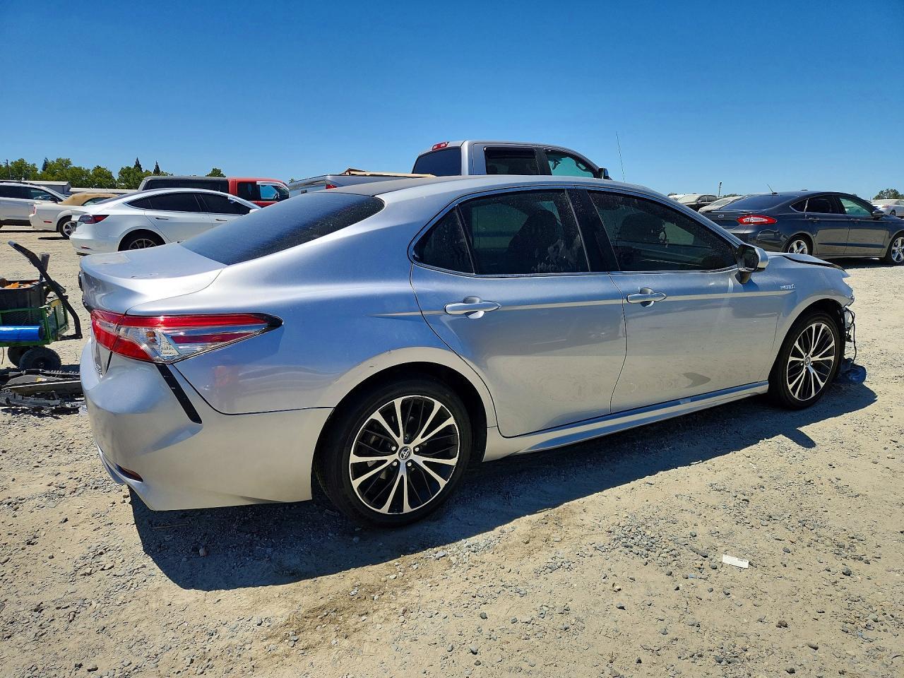 2020 Toyota Camry Se - Image 3
