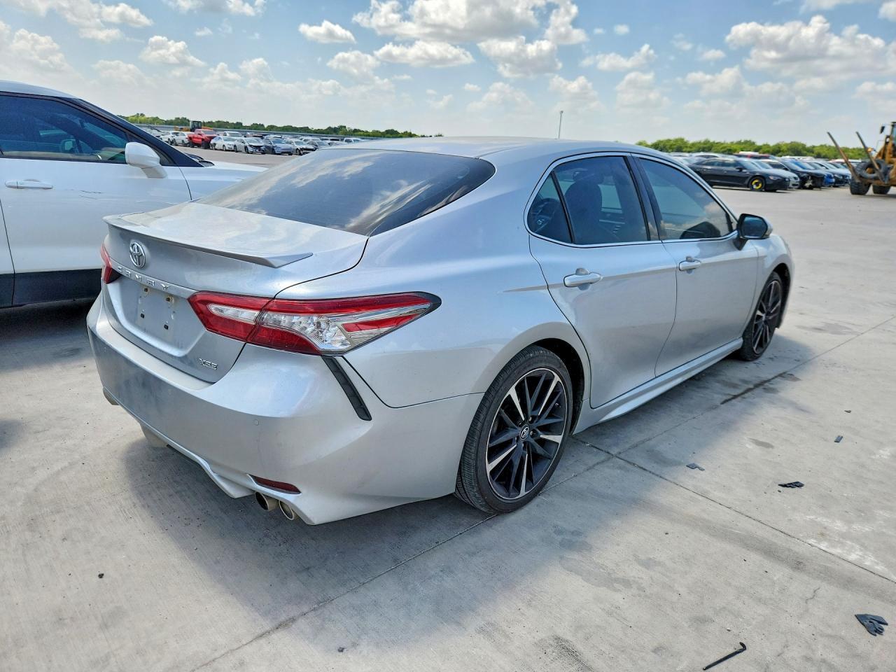 2018 Toyota Camry - Фото 3