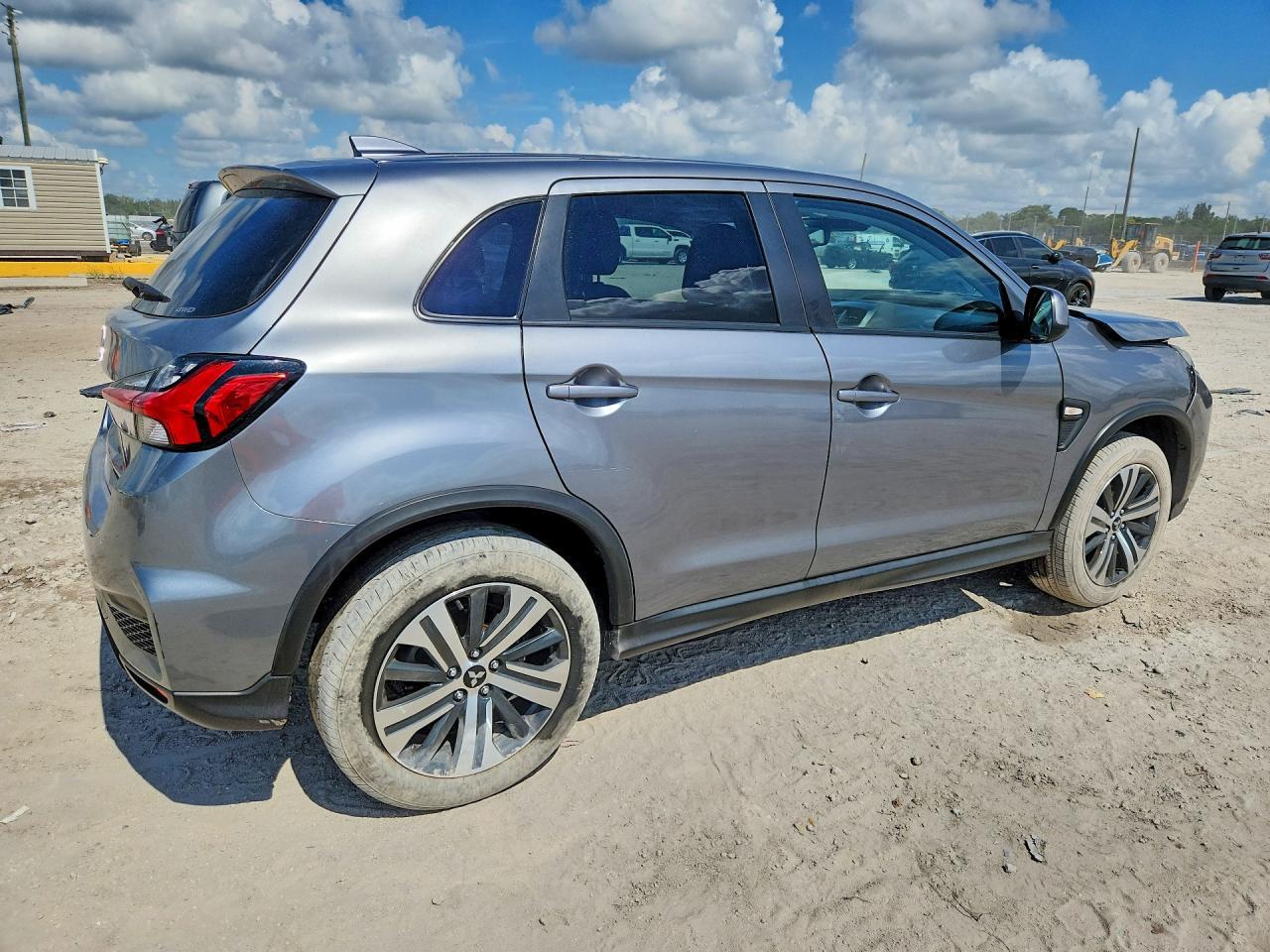 2024 Mitsubishi Outlander Sport S/Se - Фото 3