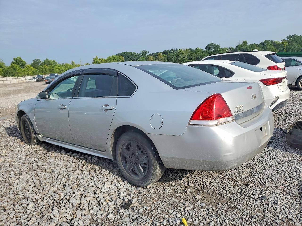 2010 Chevrolet Impala Ls - Фото 2