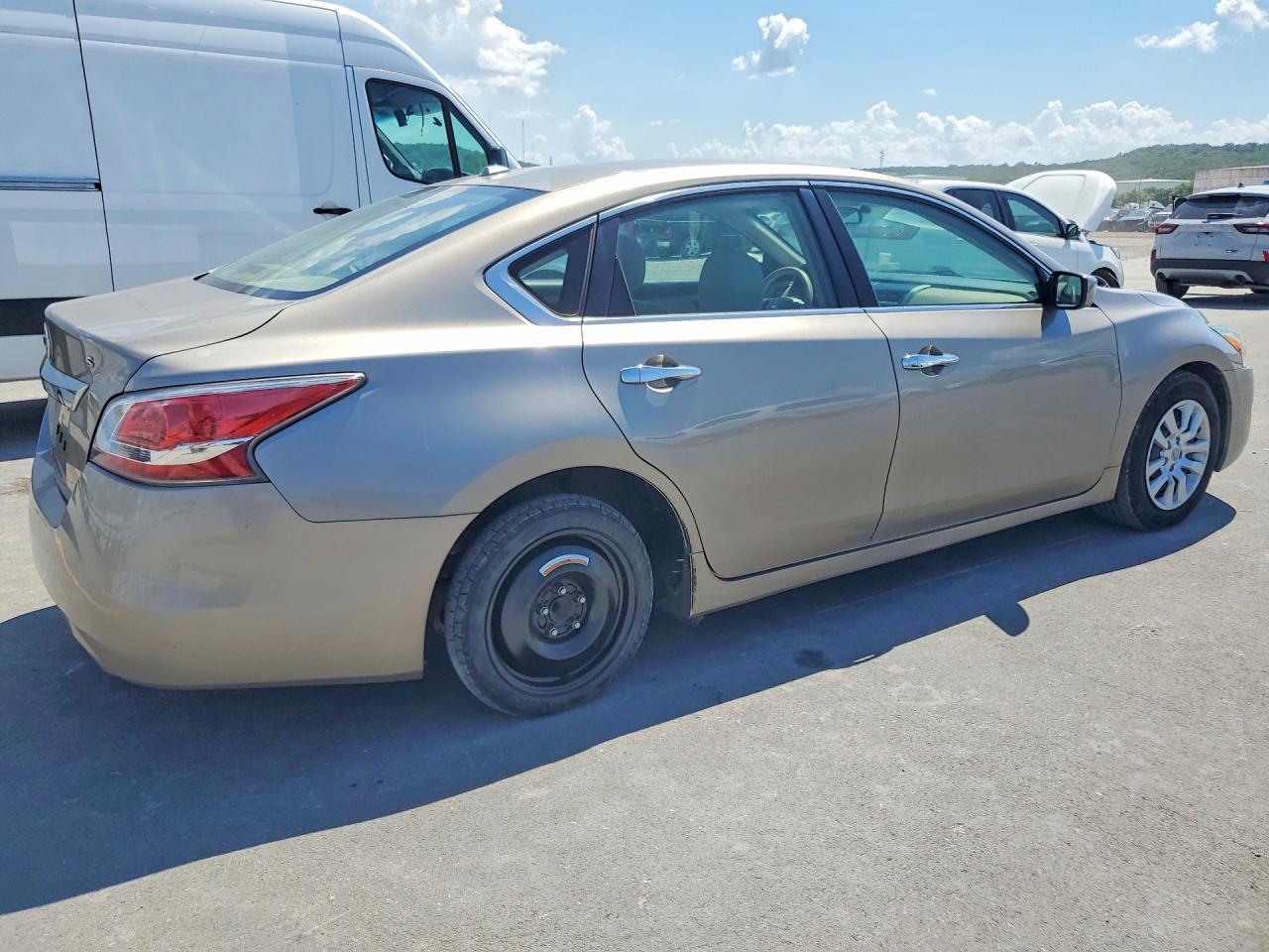 2015 Nissan Altima 2.5 S - Фото 3