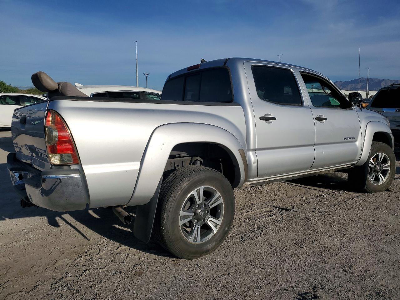 2012 Toyota Tacoma Prerunner V6 - Image 3