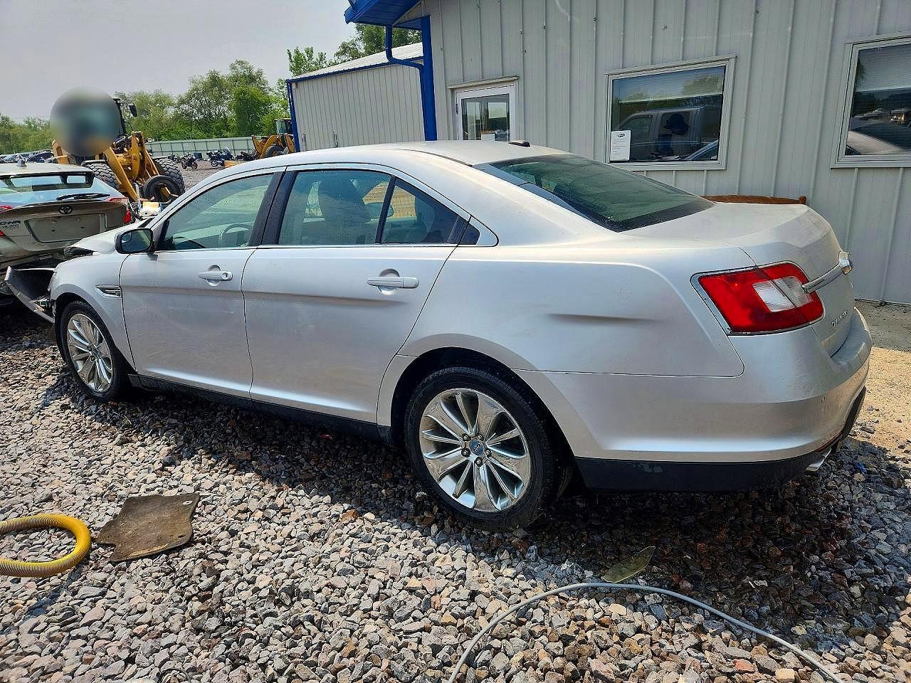 2010 Ford Taurus Limited - Image 2