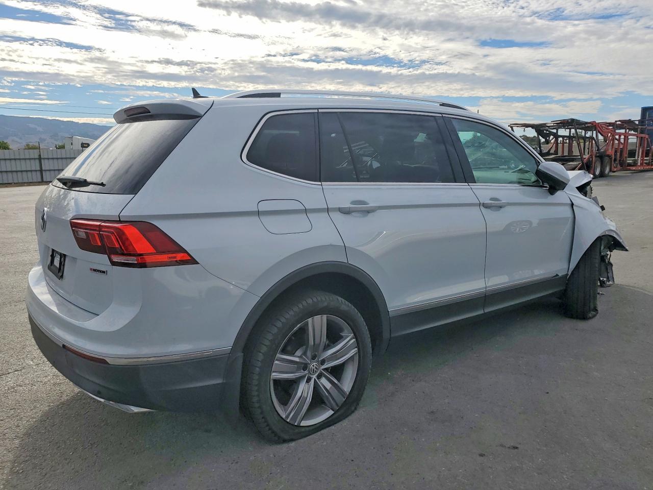 2019 Volkswagen Tiguan Sel Premium - Image 3
