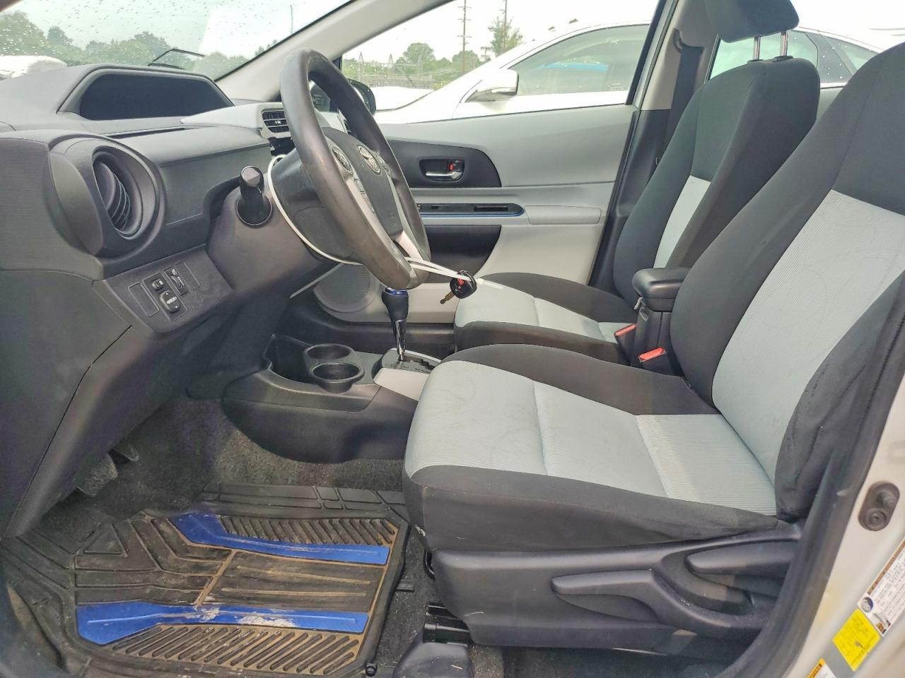 2012 Toyota Prius C Two - Фото 7