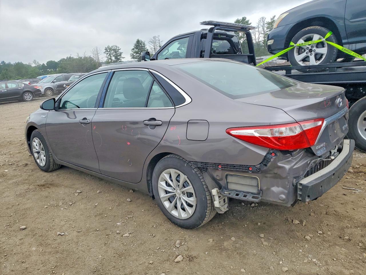 2015 Toyota Camry Hybrid Le - Фото 2