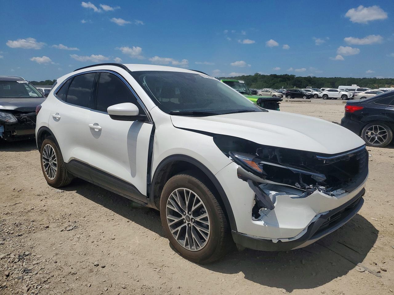 2026 Ford Escape - Image 4