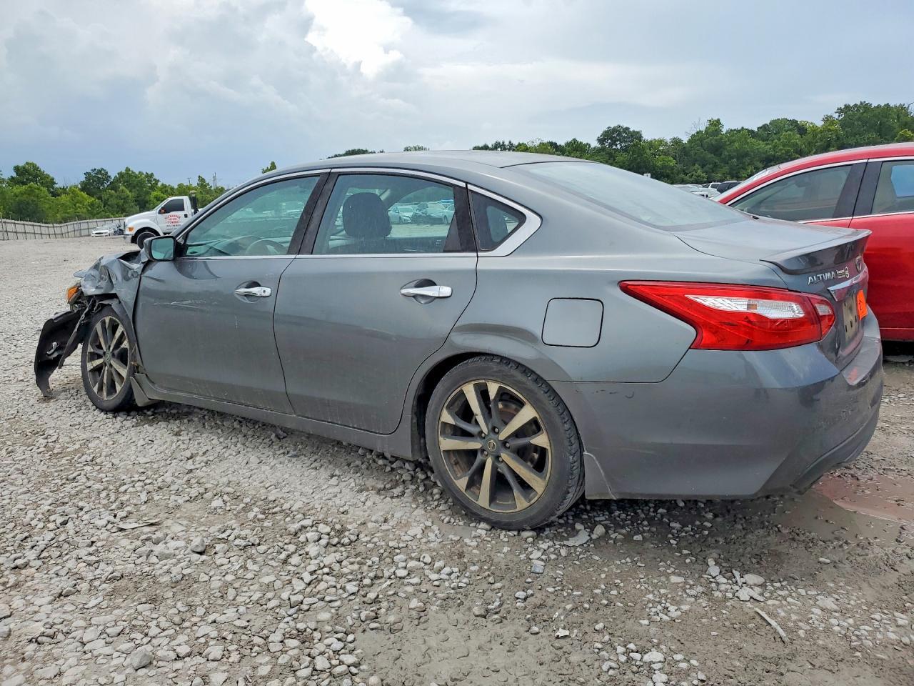 2016 Nissan Altima 2.5 Sr - Image 2