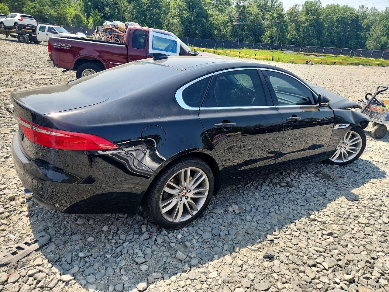 2017 Jaguar Xf Prestige - Image 3