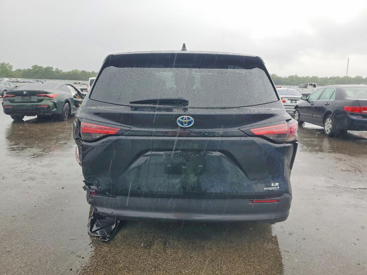 2021 Toyota Sienna Le - Фото 6