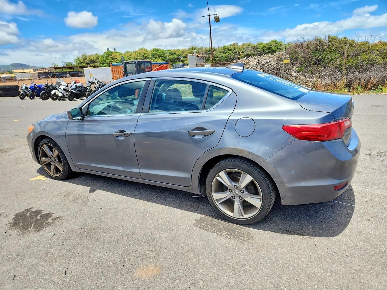 2013 Acura Ilx 20 Premium - Image 2