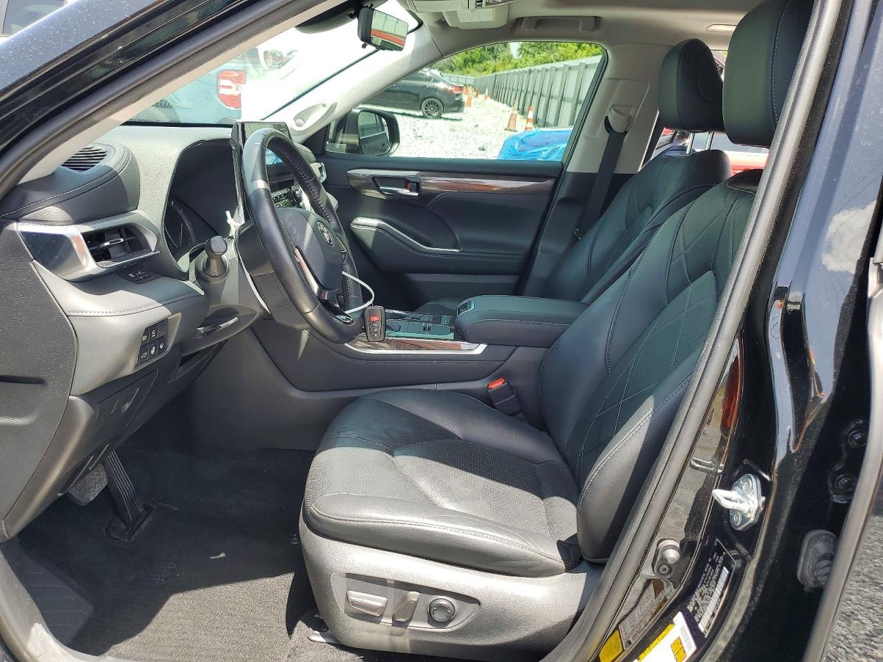 2020 Toyota Highlander Platinum - Image 7