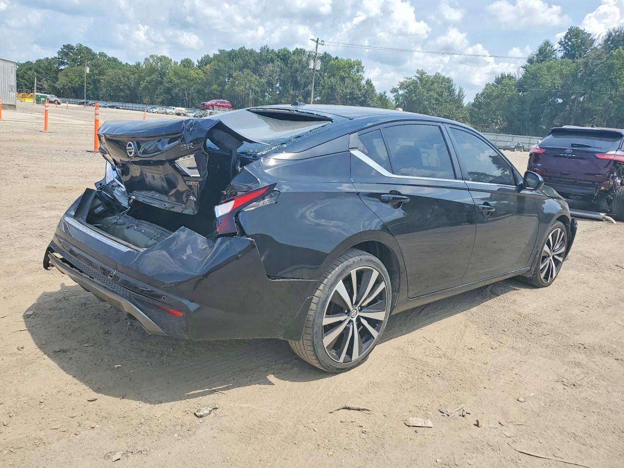 2022 Nissan Altima Sr - Фото 3