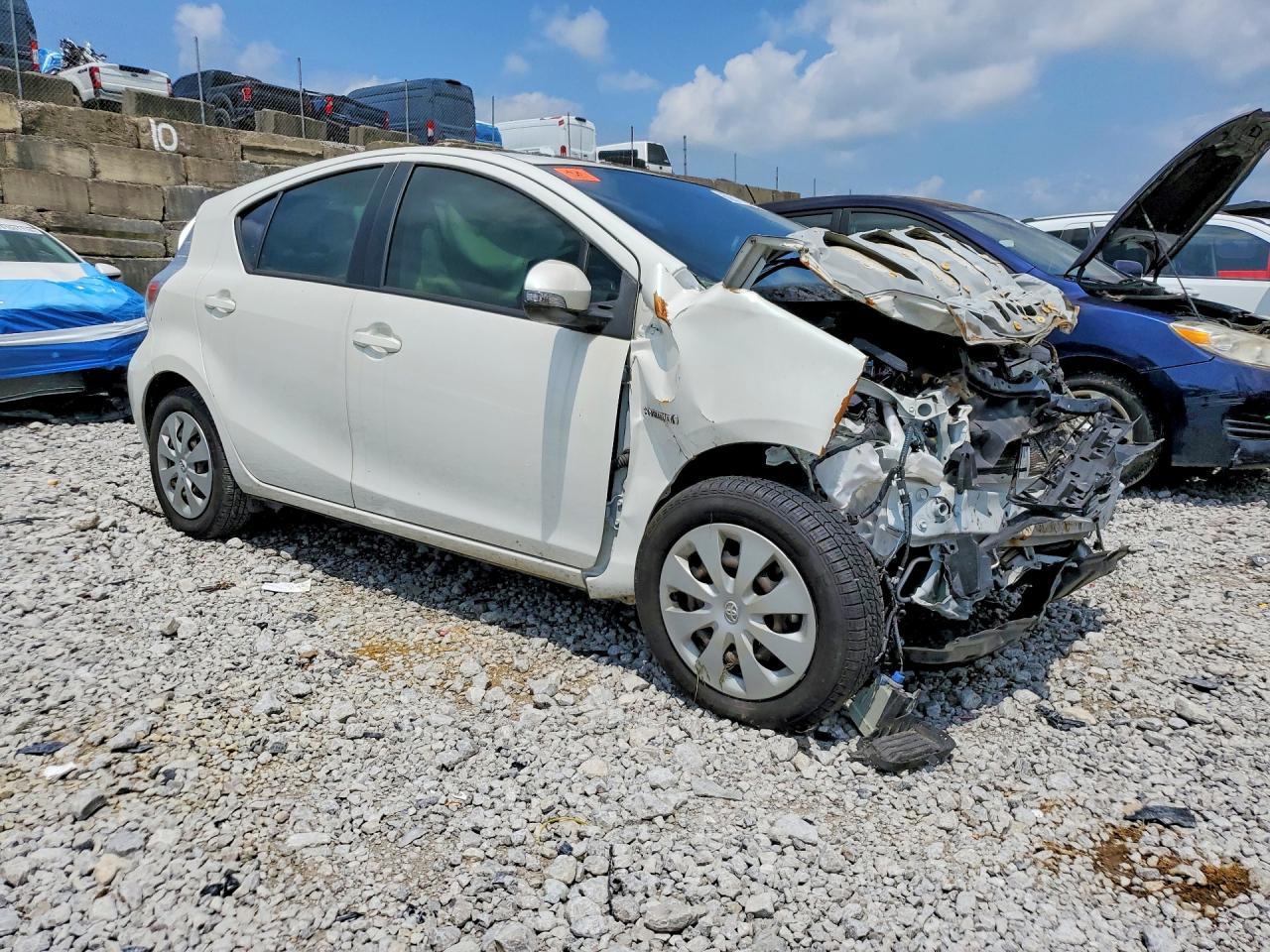 2014 Toyota Prius C Two - Image 4