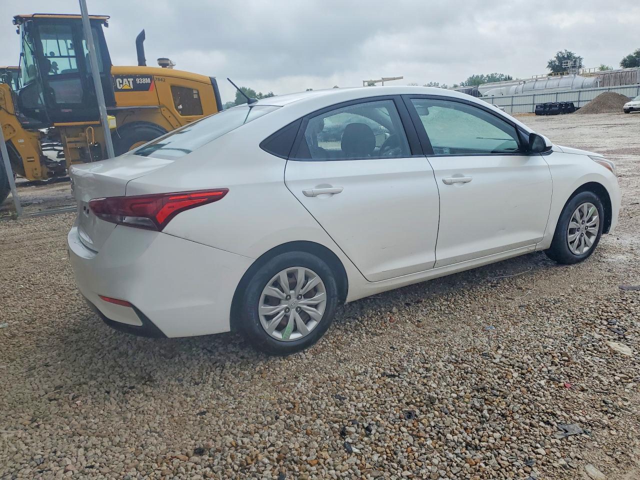 2020 Hyundai Accent Se - Фото 3