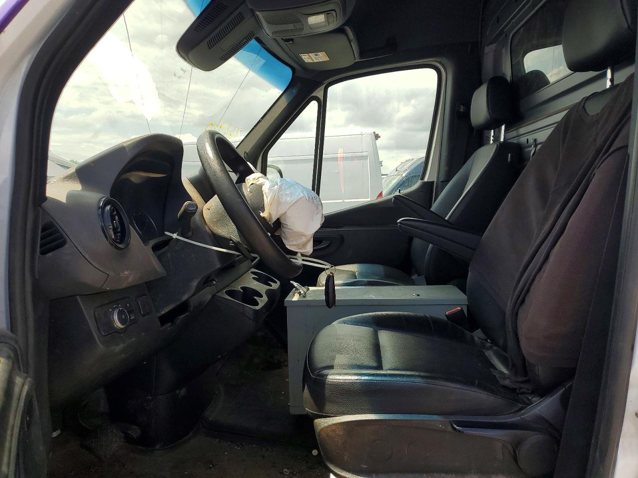 2024 Mercedes-Benz Sprinter 2500 Delivery Van - Image 7