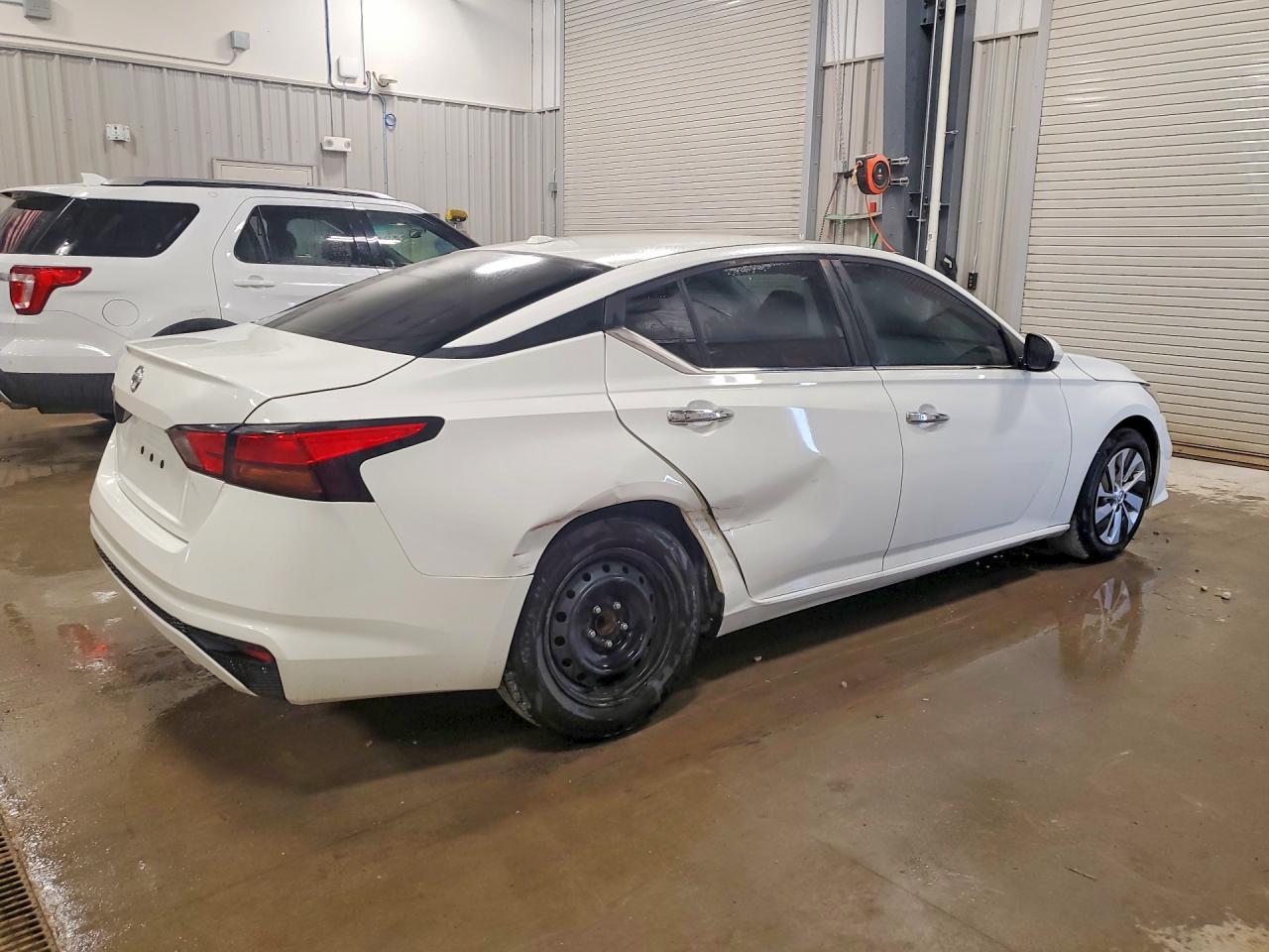 2019 Nissan Altima S - Фото 3