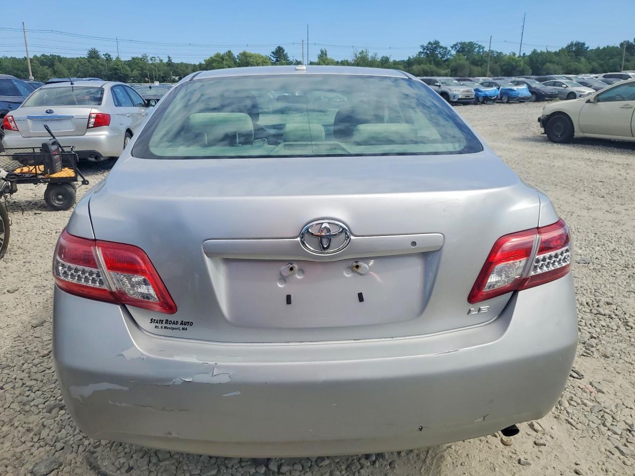 2011 Toyota Camry Le - Image 6