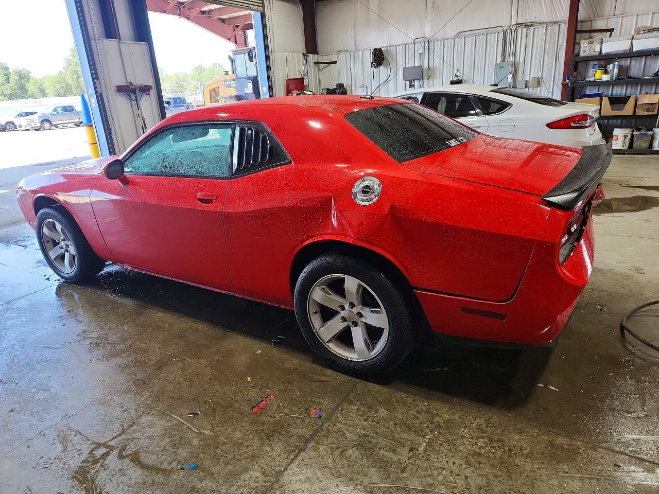 2014 Dodge Challenger Sxt - Image 2