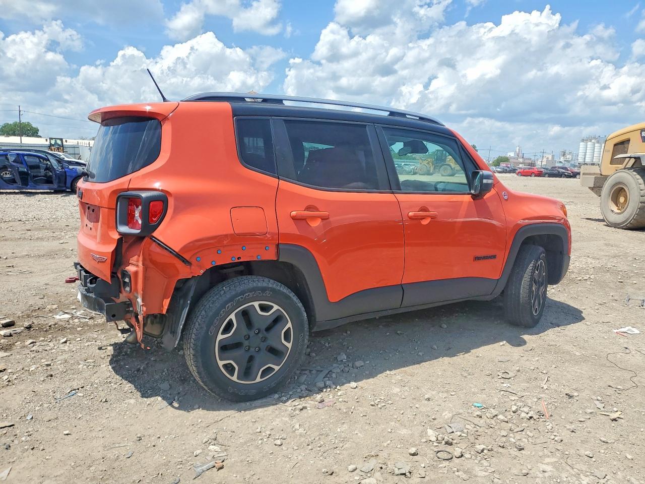 2015 Jeep Renegade Trailhawk - Фото 3