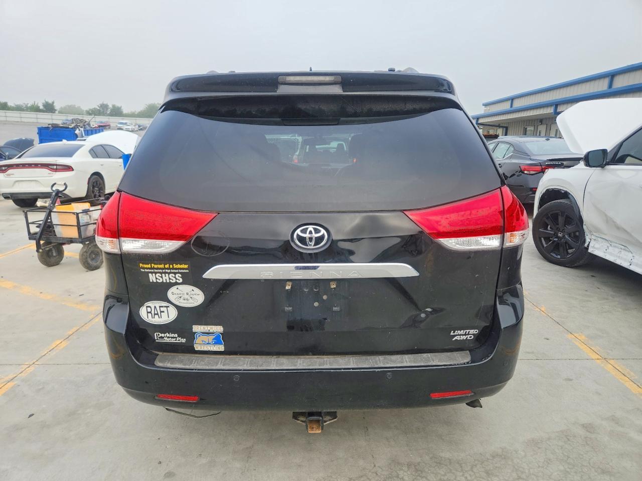 2014 Toyota Sienna Limited 7-Passenger - Image 6