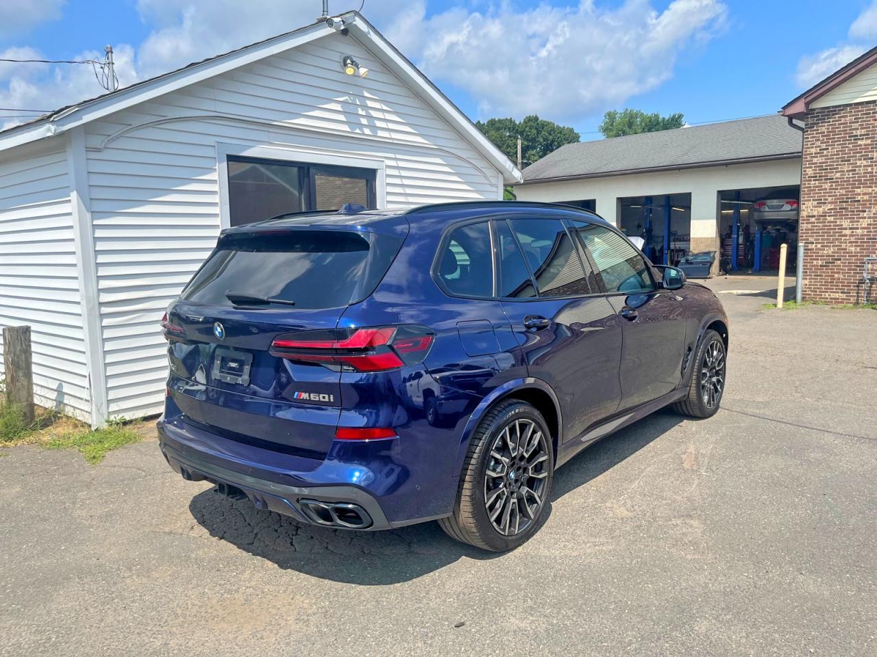 2024 BMW X5 M60I - Фото 3