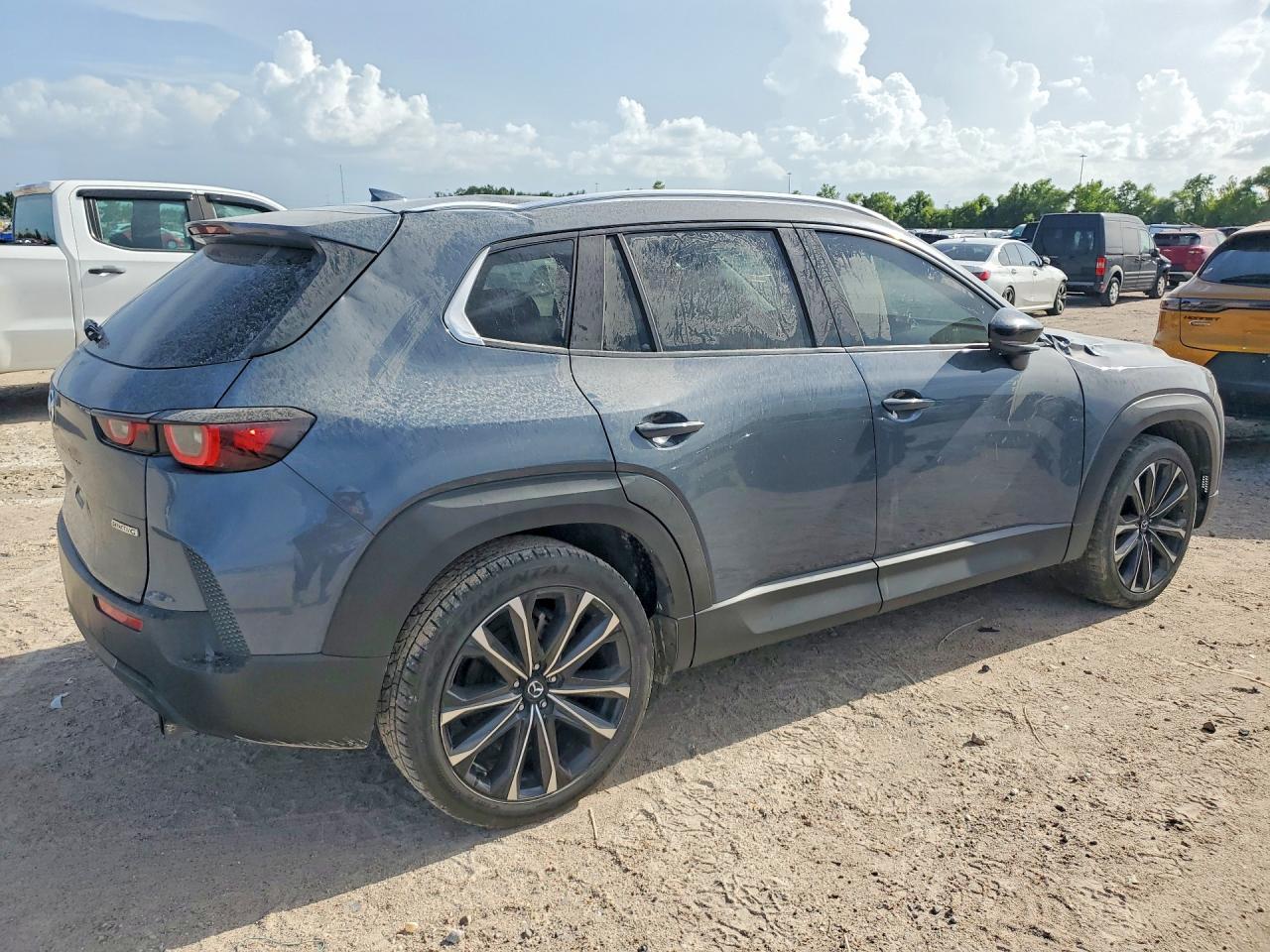 2023 Mazda Cx-50 Premium Plus - Image 3