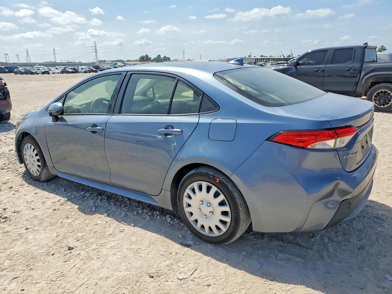 2022 Toyota Corolla Le - Image 2