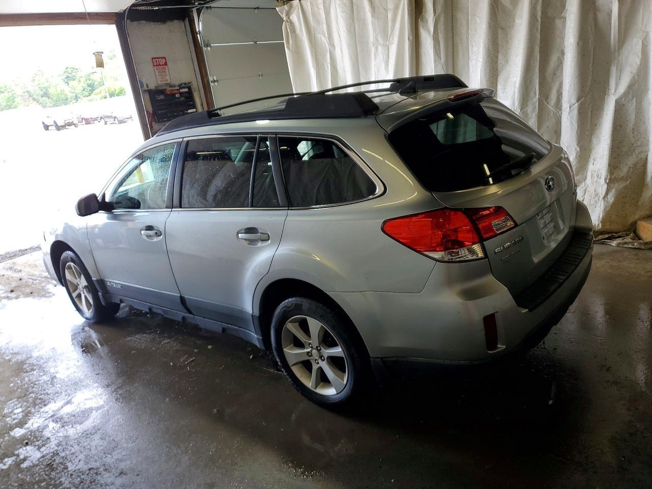 2013 Subaru Outback 2.5I Limited - Фото 2