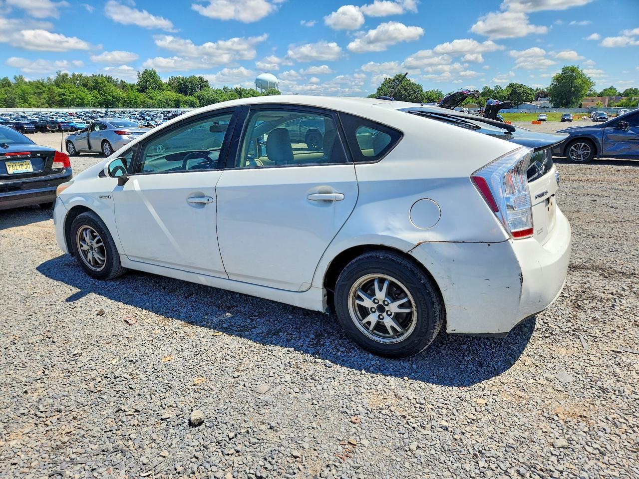 2011 Toyota Prius Three - Фото 2