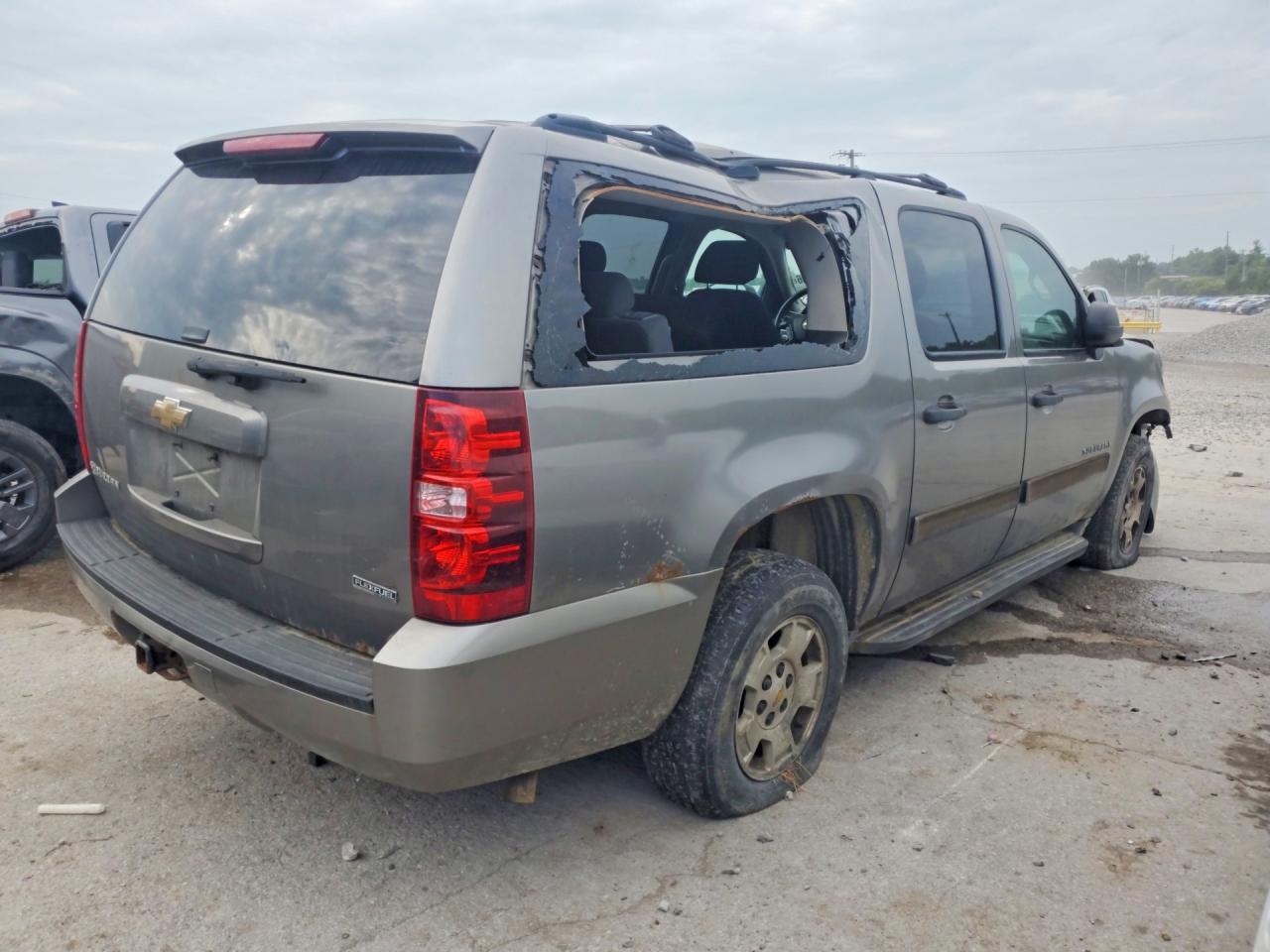 2009 Chevrolet Suburban K1500 Ls - Image 3
