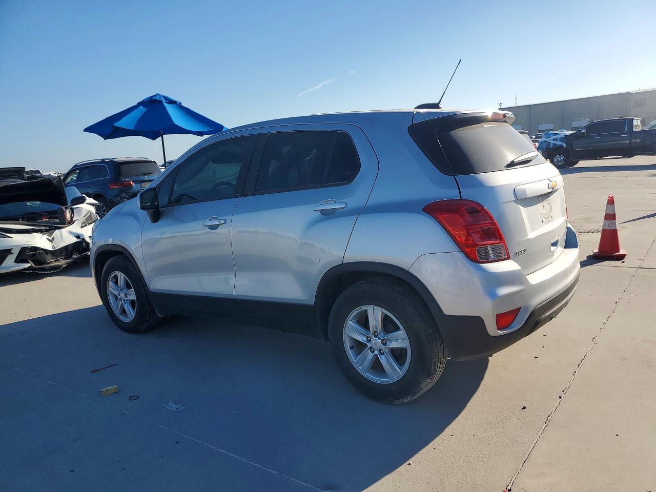2020 Chevrolet Trax Ls - Фото 2