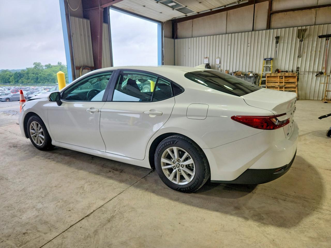 2025 Toyota Camry Le - Фото 2