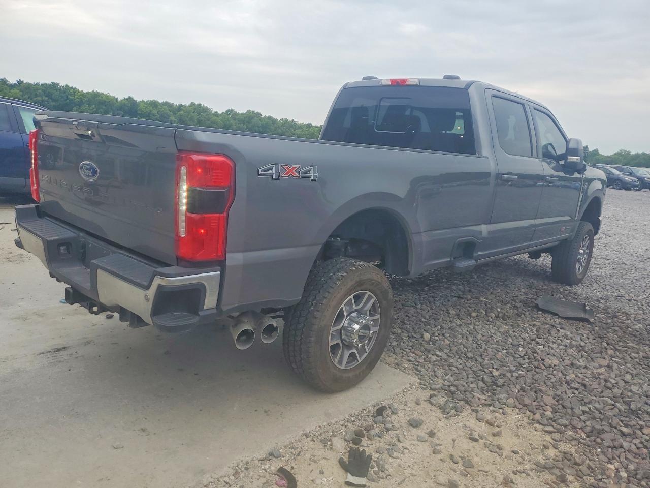 2023 Ford F350 Super Duty - Фото 3