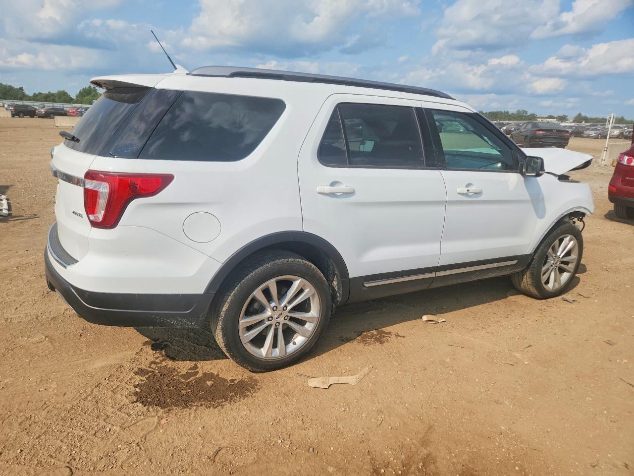 2018 Ford Explorer Xlt - Фото 3