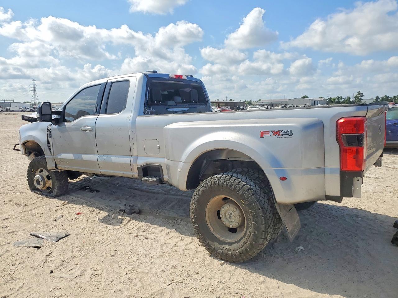 2024 Ford F350 Super Duty - Image 2