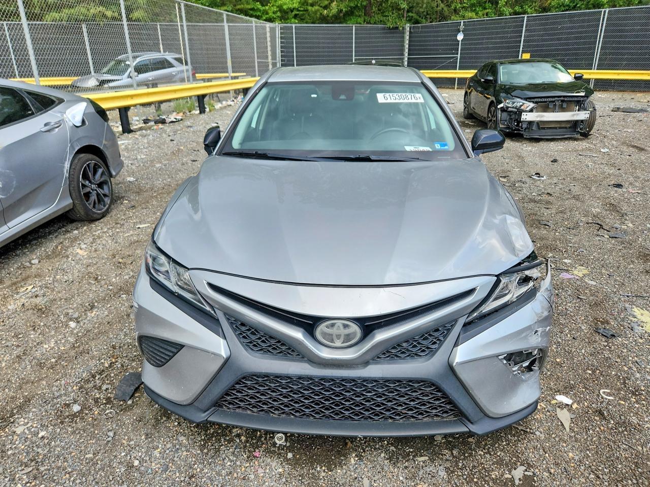 2020 Toyota Camry Se - Фото 5