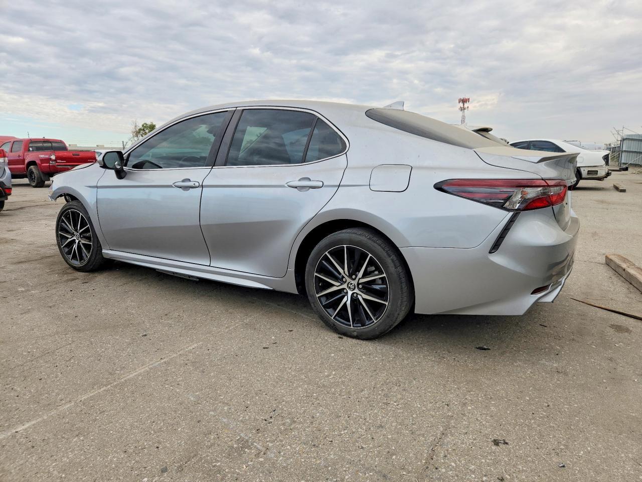 2021 Toyota Camry Se - Фото 2
