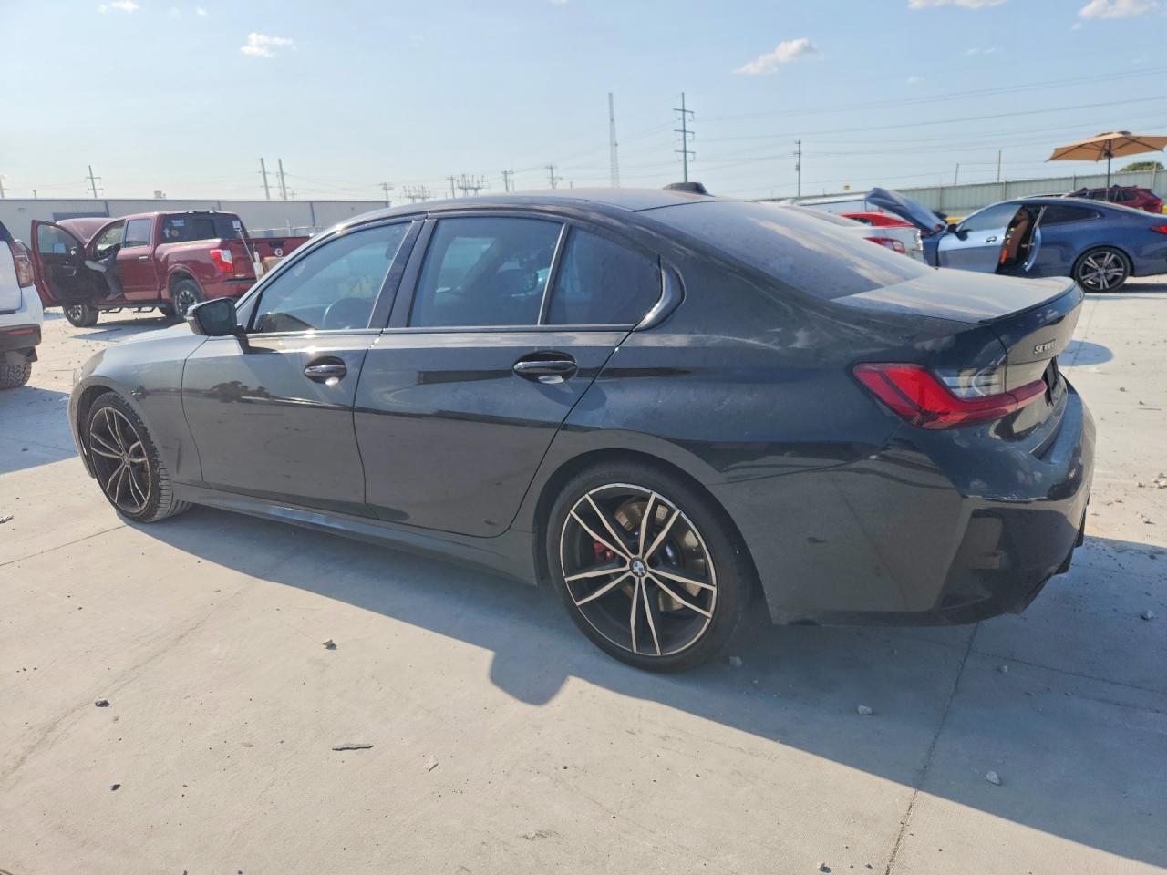 2023 BMW 330I - Фото 2