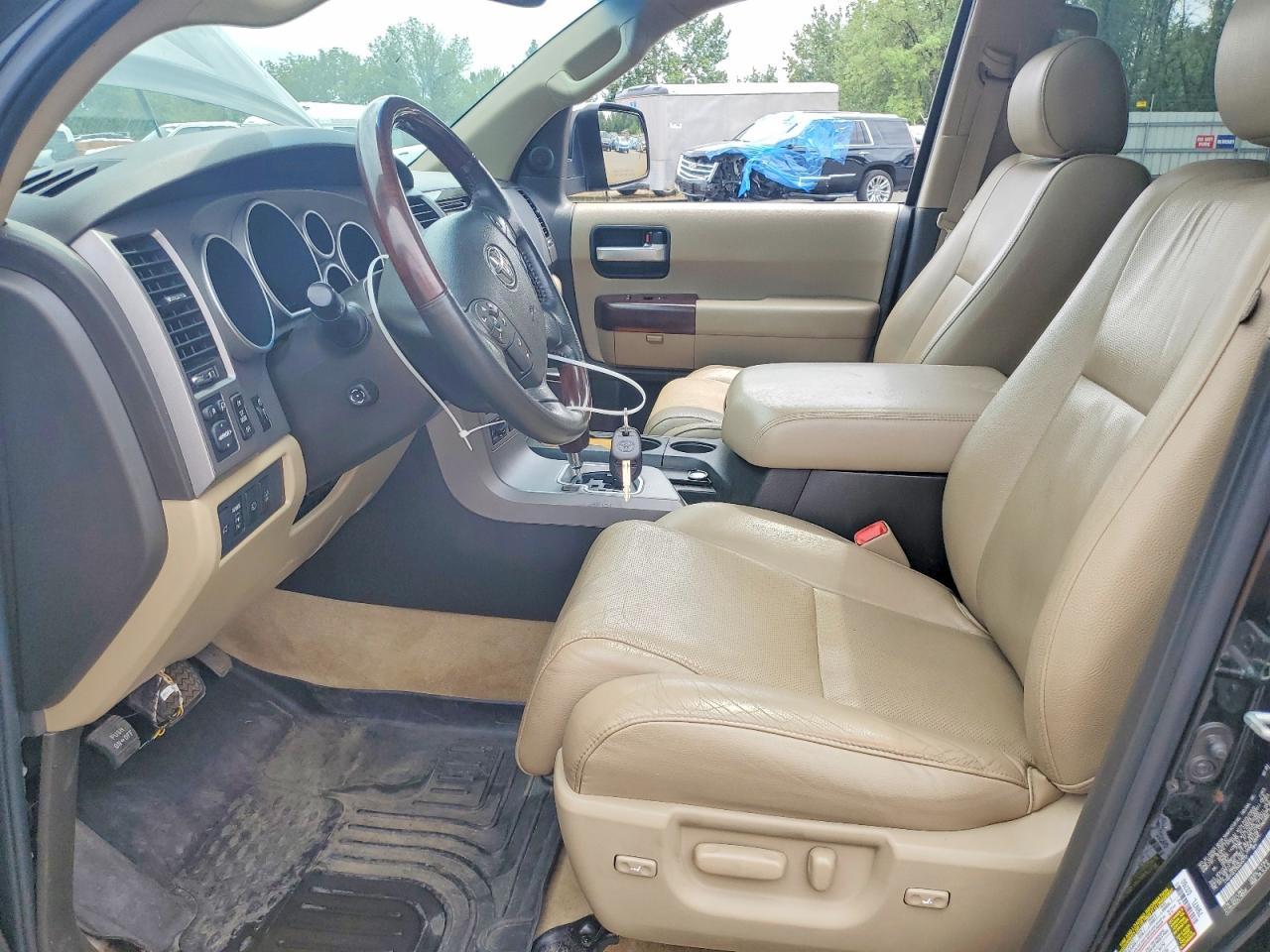 2011 Toyota Sequoia - Фото 7