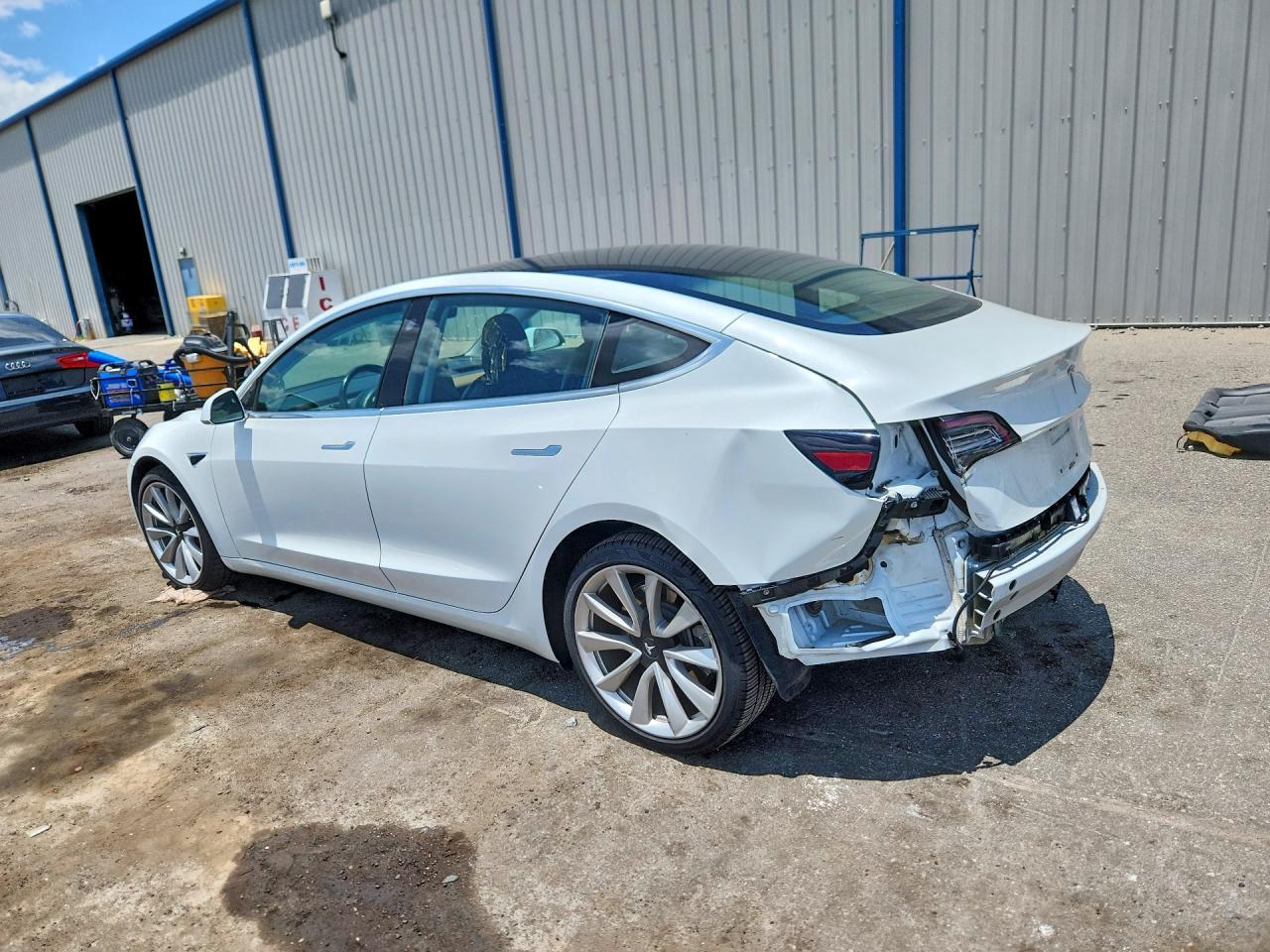 2018 Tesla Model 3 - Image 2