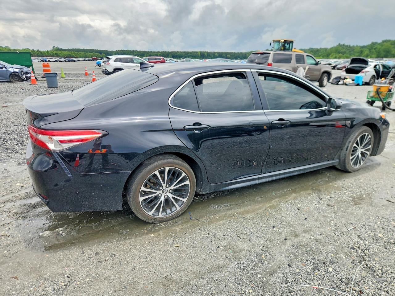 2019 Toyota Camry Se - Image 3