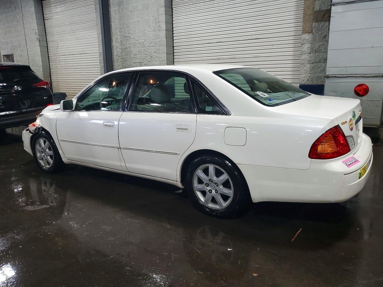 2001 Toyota Avalon Xls - Image 2