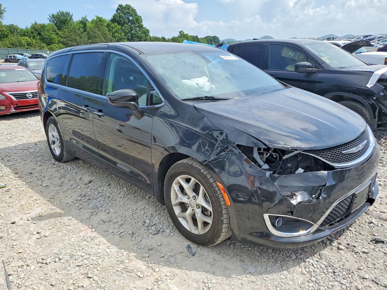 2018 Chrysler Pacifica Touring Plus - Фото 4